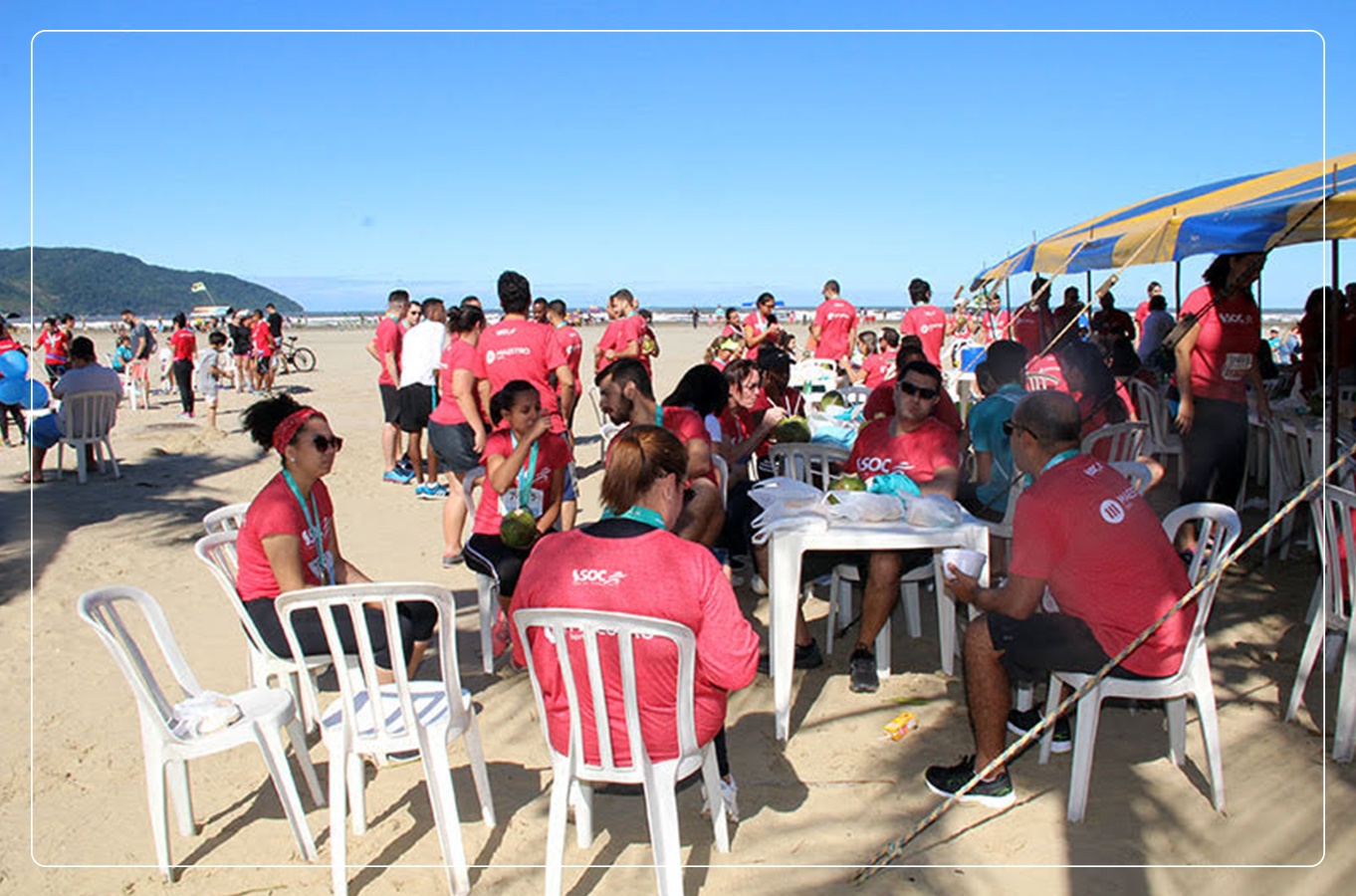 Confraternização na praia do Gonzaga da equipe SOC & Maestro BPM (6)