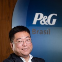 Dr. Fernando Akio